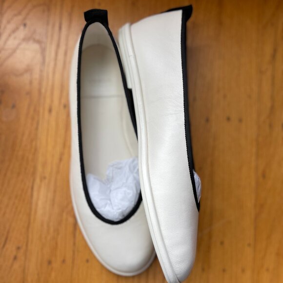 Never worn Vince Ballet Flats, size 8, white calf leather with black trim. - Picture 3 of 6